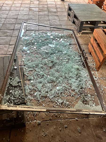 How to safely remove broken window glass - Get Glass